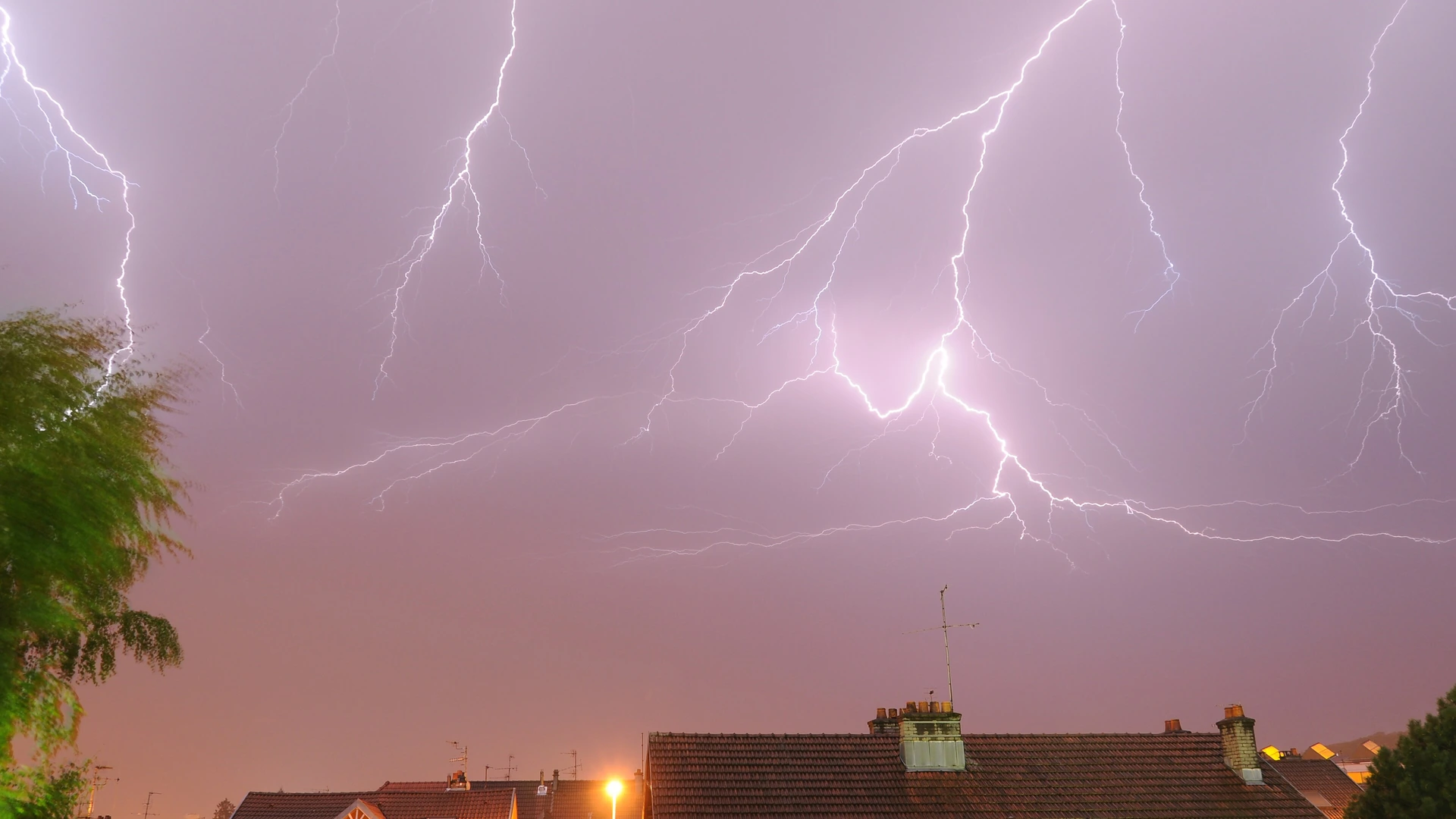 One Thunderstorm Message, 27 Route Flags: How a Single ZGZU SIGMET Propagated Across Five Airports