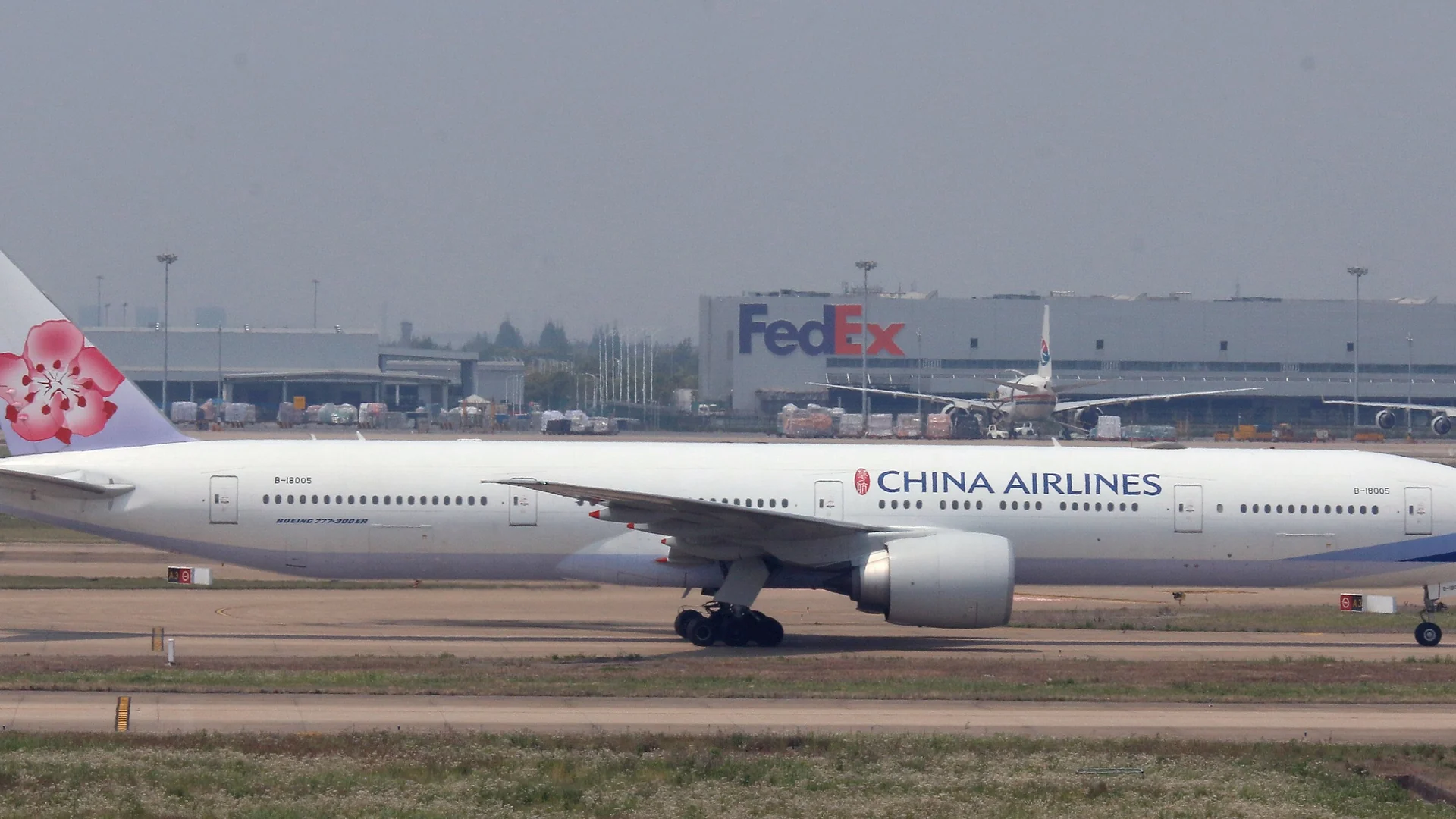 Shanghai Severe Turbulence Advisory Hits Seven PVG Departure Routes: The 14-October SIGMET and What It Does to Real Schedules
