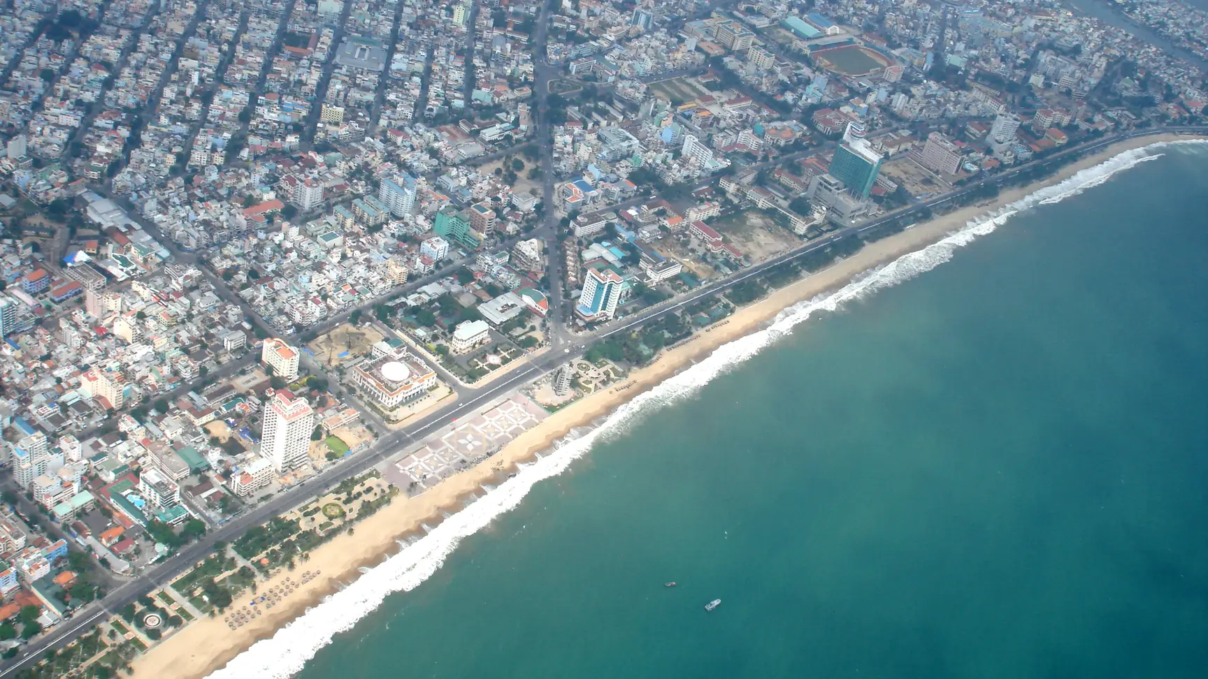 Vietnam Launches Khanh Hoa Visa Exemption for Chinese Group Tours: Resolution 325/NQ-CP Takes Effect October 12, 2026